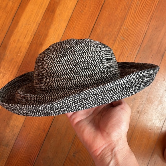 Eric Javits Packable Water-Repellent Hat - Picture 2 of 3
